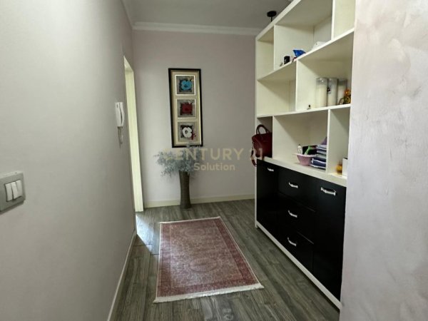 Tirane, jepet me qera apartament 2+1+Aneks+Ballkon Kati 9, 132 m² 500 € (Tek Bar Oslo)
