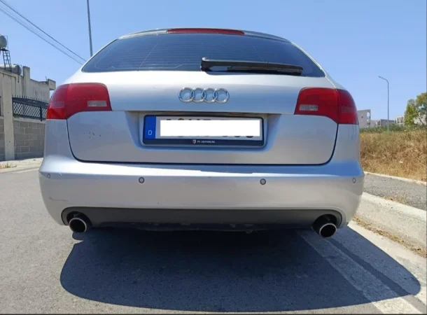 Durres, shes makine me portobagazh Audi Benzin+Gaz, e argjendtë automatik Kondicioner 350.000 km 4.100 €