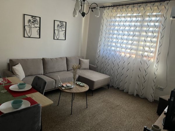 Tirane, jepet me qera apartament 2+1 Kati 2, 600 € (rruga e kavajes)