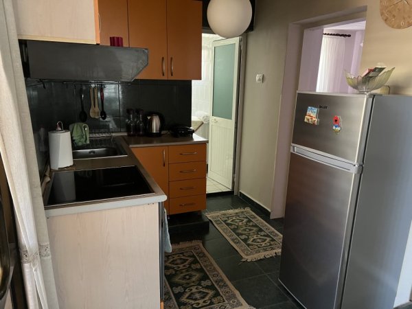 Tirane, jepet me qera apartament 2+1 Kati 2, 600 € (rruga e kavajes)