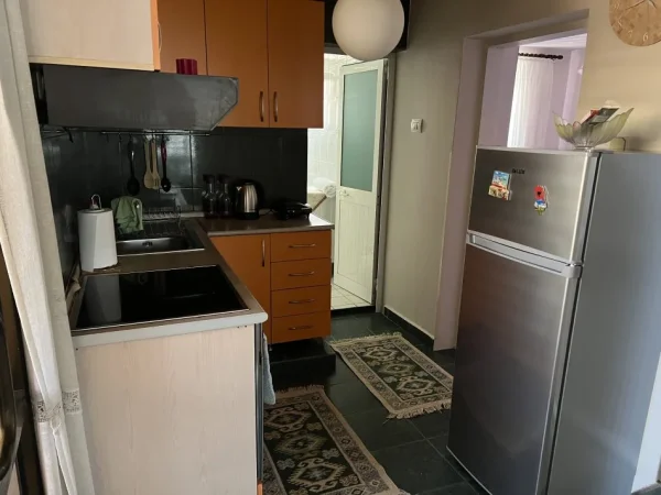 Tirane, jepet me qera apartament 2+1 Kati 2, 600 € (rruga e kavajes)