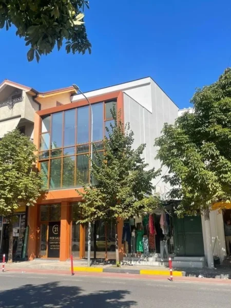 Tirane, shitet ambjent biznesi , 360 m² 2.100.000 € (RRUGA BARRIKADAVE)