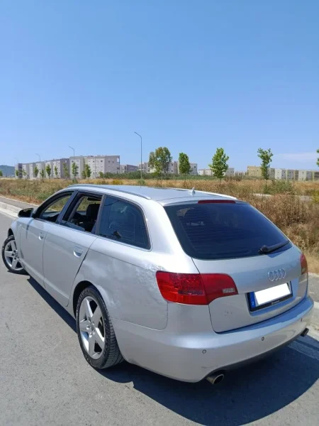 Durres, shes makine me portobagazh Audi Benzin+Gaz, e argjendtë automatik Kondicioner 350.000 km 4.100 €