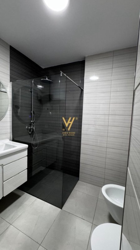 Tirane, jepet me qera apartament 2+1+Ballkon Kati 8, 127 m² 1.200 € (KOMUNA E PARISIT, PARKU OLIMPIK)