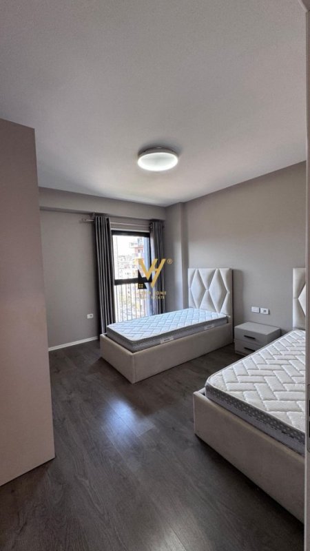 Tirane, jepet me qera apartament 2+1+Ballkon Kati 8, 127 m² 1.200 € (KOMUNA E PARISIT, PARKU OLIMPIK)