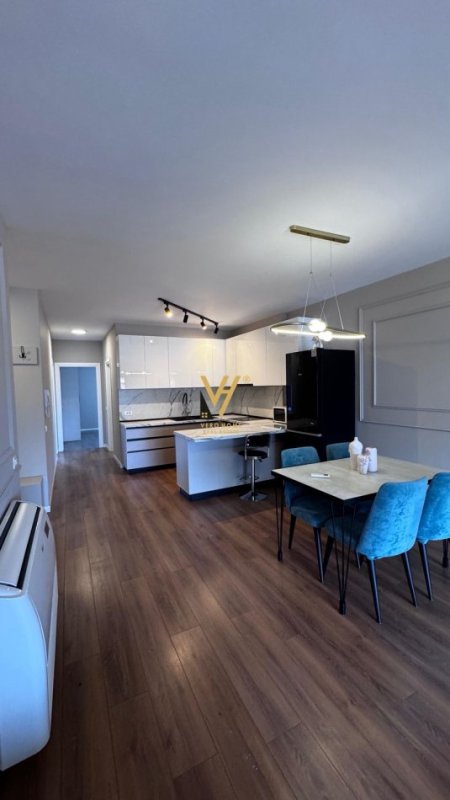 Tirane, jepet me qera apartament 2+1+Ballkon Kati 8, 127 m² 1.200 € (KOMUNA E PARISIT, PARKU OLIMPIK)