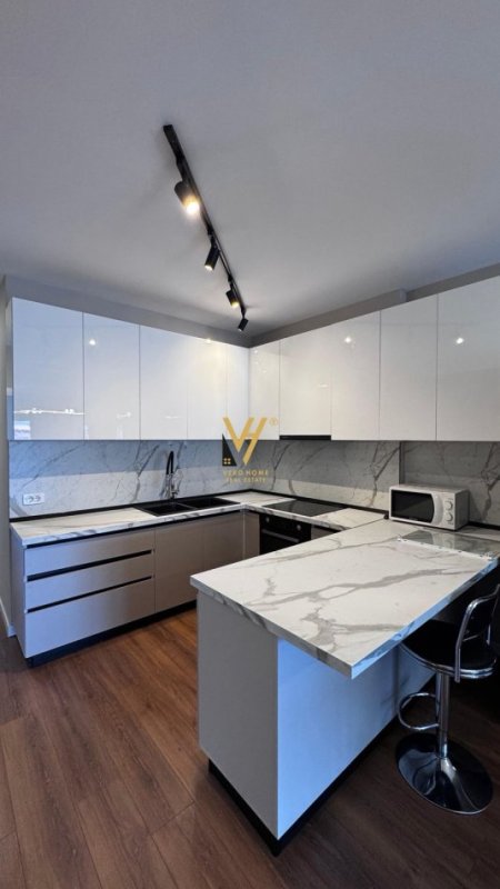 Tirane, jepet me qera apartament 2+1+Ballkon Kati 8, 127 m² 1.200 € (KOMUNA E PARISIT, PARKU OLIMPIK)