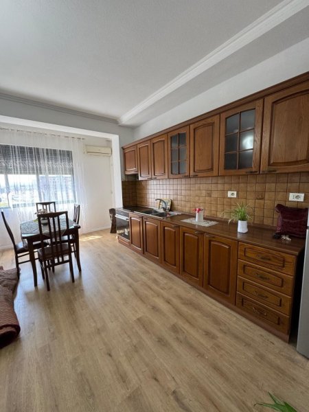 Tirane, shitet apartament 2+1+Ballkon Kati 7, 100 m² 135.000 € (5 MAJI)