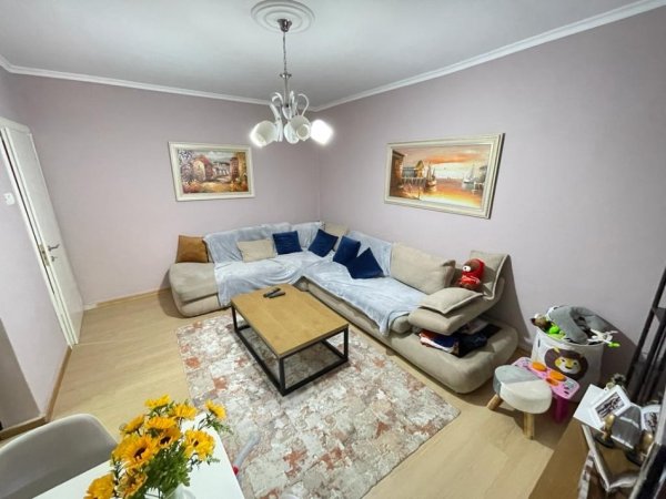 Tirane, jepet me qera apartament 1+1 Kati 1, 56 m² 500 € (Rruga ndre mjeda)