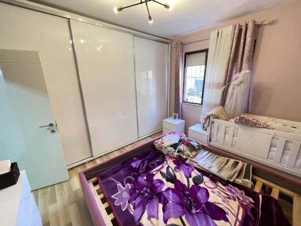 Tirane, jepet me qera apartament 1+1 Kati 1, 56 m² 500 € (Rruga ndre mjeda)