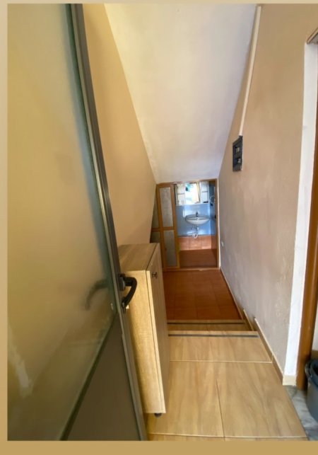 Tirane, jap me qera shtepi 1+1 Kati 1, 45 m² 270 € (Bungu)