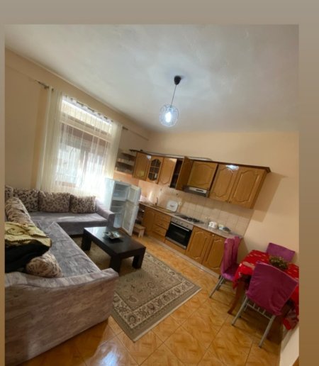 Tirane, jap me qera shtepi 1+1 Kati 1, 45 m² 270 € (Bungu)