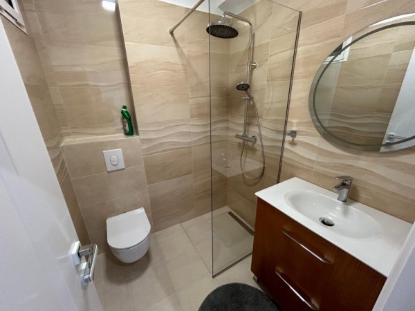Tirane, jepet me qera apartament 2+1 Kati 8, 111 m² 750 € (Kompleksi milo 2000)