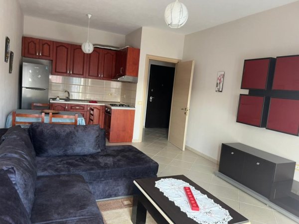 Tirane, jepet me qera apartament 1+1 Kati 4, 70 m² 400 € 