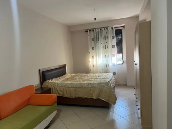 Tirane, jepet me qera apartament 1+1 Kati 4, 70 m² 400 € 