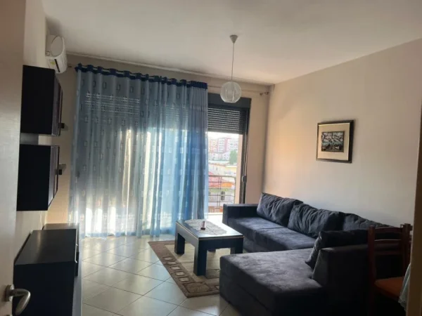 Tirane, jepet me qera apartament 1+1 Kati 4, 70 m² 400 € 