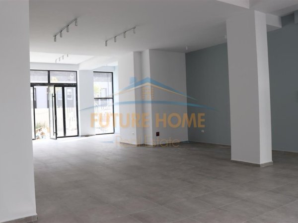 Tirane, jepet me qera ambjent biznesi Kati 0, 160 m² 1.000 € (Rruga Ndre Mjeda)