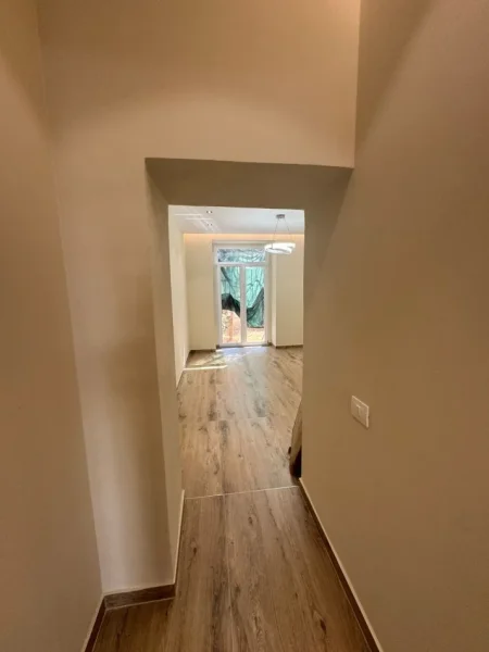 Tirane, jepet me qera apartament 1+1 Kati 0, 52 m² 650 € 