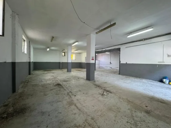 Tirane, jepet me qera ambjent biznesi Kati 0, 260 m² 1.700 € 