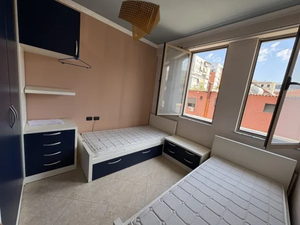 Tirane, jepet me qera 2+1 , 399 € 