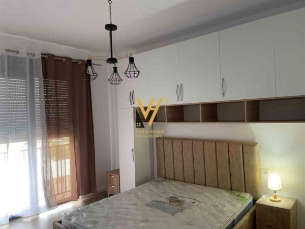 Tirane, jepet me qera apartament 1+1+Ballkon Kati 3, 60 m² 450 € (SELITE)