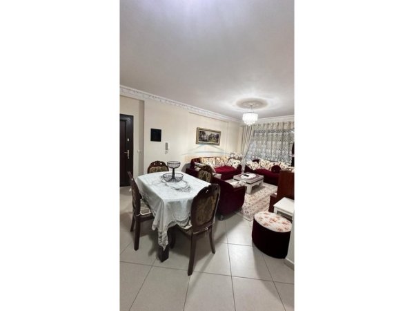 Tirane, jepet me qera apartament 2+1 Kati 5, 110 m² 500 € 