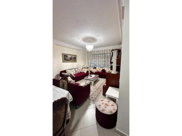 Tirane, jepet me qera apartament 2+1 Kati 5, 110 m² 500 € 