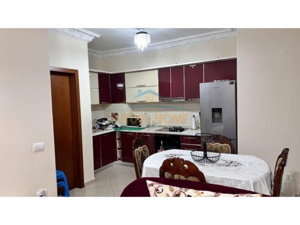 Tirane, jepet me qera apartament 2+1 Kati 5, 110 m² 500 € 