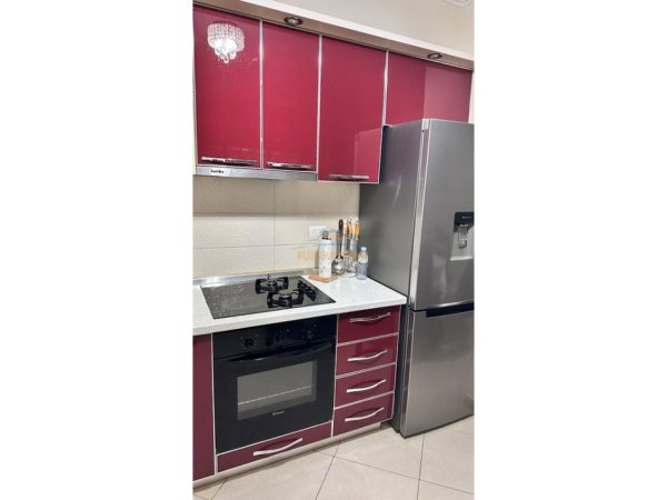 Tirane, jepet me qera apartament 2+1 Kati 5, 110 m² 500 € 