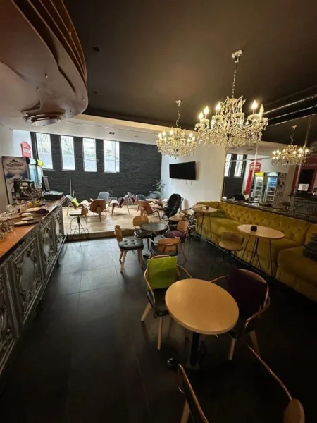 Shqiperi, jepet me qera ambjent biznesi , 200 m² 800 € (RRUGA HAMDI PEPA)