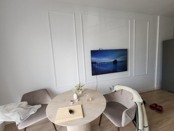 Tirane, jepet me qera apartament 1+1+Aneks+Ballkon Kati 3, 400 € (kamez institut)