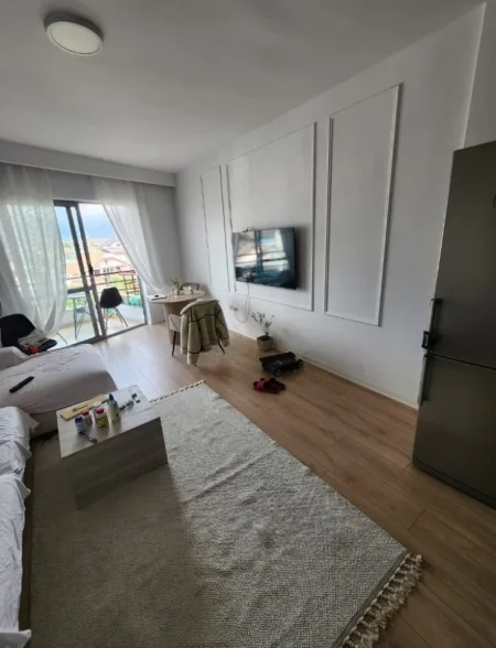Tirane, jepet me qera apartament 1+1+Aneks+Ballkon Kati 3, 400 € (kamez institut)