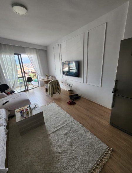 Tirane, jepet me qera apartament 1+1+Aneks+Ballkon Kati 3, 400 € (ish dogana)