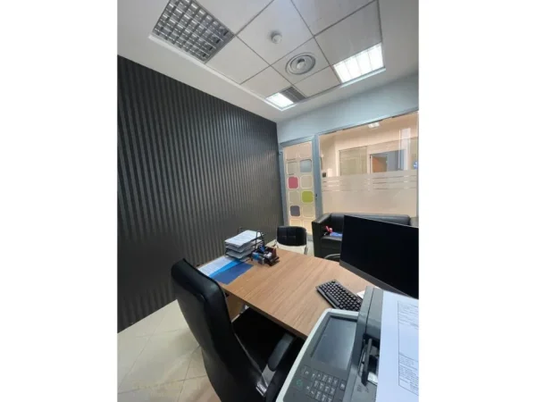 Tirane, jepet me qera zyre Kati 2, 18 m² 450 € (Kullat Binjake)