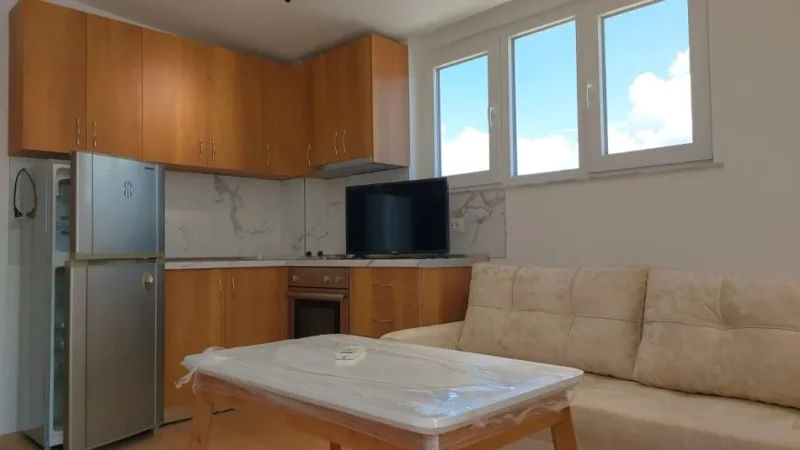 Tirane, jepet me qera apartament 1+1 Kati 7, 75 m² 600 € (Medrese)