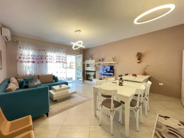 Tirane, jepet me qera apartament 2+1+Aneks+Ballkon Kati 4, 115 m² 800 € (Neom119646)