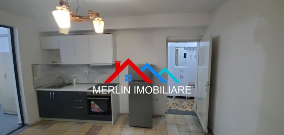 Tirane, jepet me qera apartament 1+1+Ballkon Kati 5, 45 m² 400 € (BRYLI)