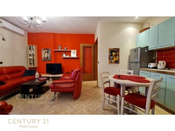 Tirane, jepet me qera apartament 2+1+Aneks+Ballkon Kati 9, 93 m² 800 € (9 -Katshet)