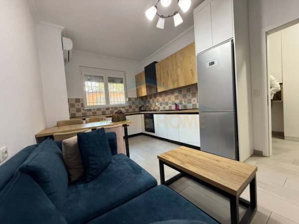 Tirane, jepet me qera apartament 2+1 Kati 1, 75 m² 400 € 