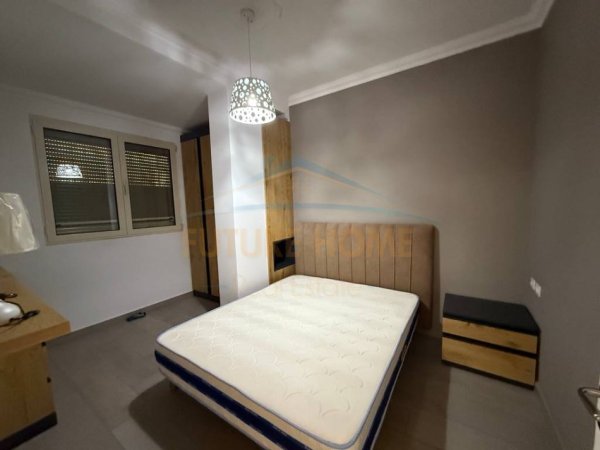 Tirane, jepet me qera apartament 2+1 Kati 1, 75 m² 400 € 