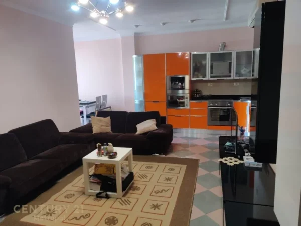 Tirane, jepet me qera apartament 2+1 Kati 9, 100 m² 850 € (Bllok)