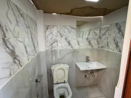 Tirane, jepet me qera magazine Kati 0, 260 m² 1.700 € (Rruga Siri Kodra)