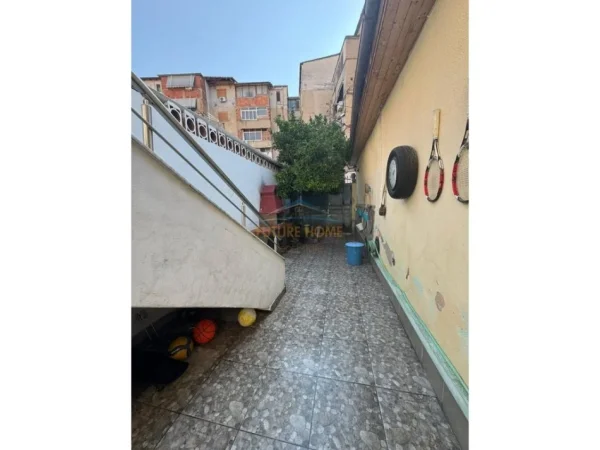 0683487469 Tirane, shitet shtepi private 2+1+Aneks+Ballkon Kati 1, 154 m² 300.000 € (Rruga Siri Kodra)