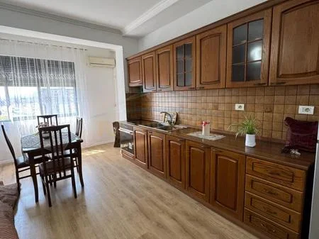 Tirane, shitet apartament 2+1+Ballkon Kati 7, 100 m² 135.000 € (5 Maji)