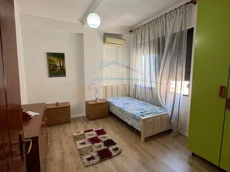 Tirane, shitet apartament 2+1+Ballkon Kati 7, 100 m² 135.000 € (5 Maji)