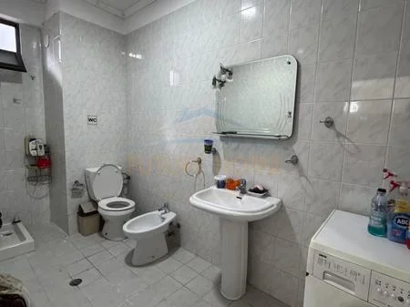 Tirane, shitet apartament 2+1+Ballkon Kati 7, 100 m² 135.000 € (5 Maji)