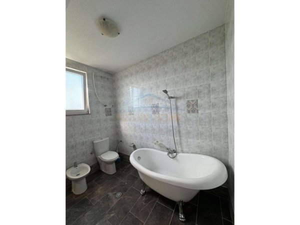 0683487469 Tirane, jepet me qera Vile 4+1+Ballkon Kati 3, 1.200 m² 2.000 € (Farke , Rruga Jahja Ballhysa)