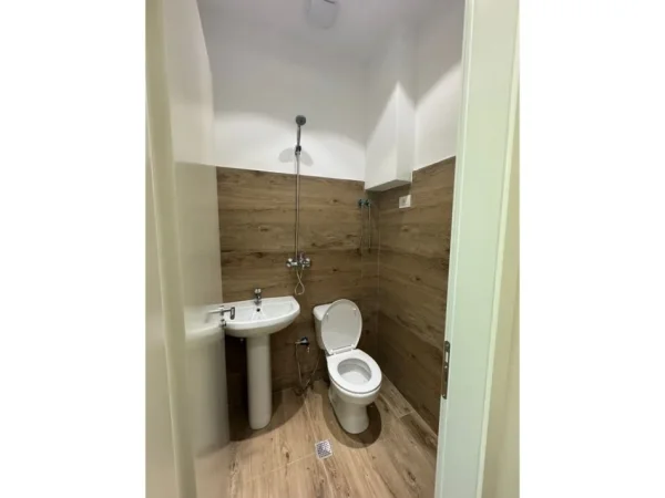 0683487469 Tirane, jepet me qera apartament 1+1 Kati 0, 53 m² 650 € (Myslym Shyri , Prane Drejtorise se Policise)