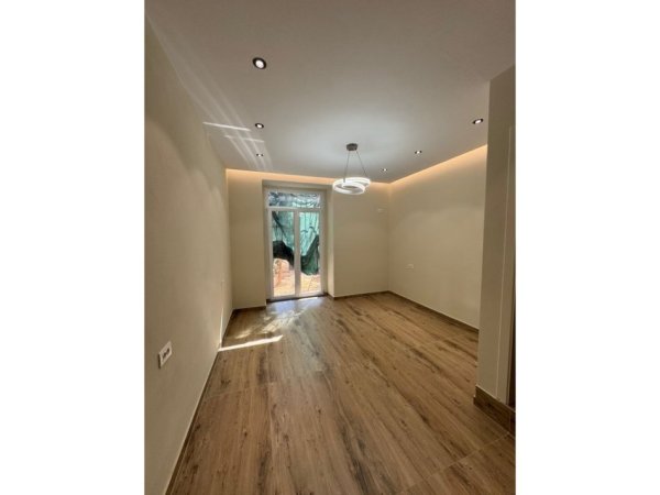 0683487469 Tirane, jepet me qera apartament 1+1 Kati 0, 53 m² 650 € (Myslym Shyri , Prane Drejtorise se Policise)