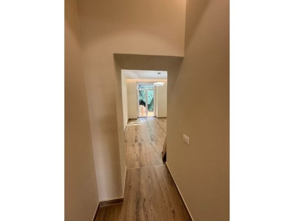 0683487469 Tirane, jepet me qera apartament 1+1 Kati 0, 53 m² 650 € (Myslym Shyri , Prane Drejtorise se Policise)
